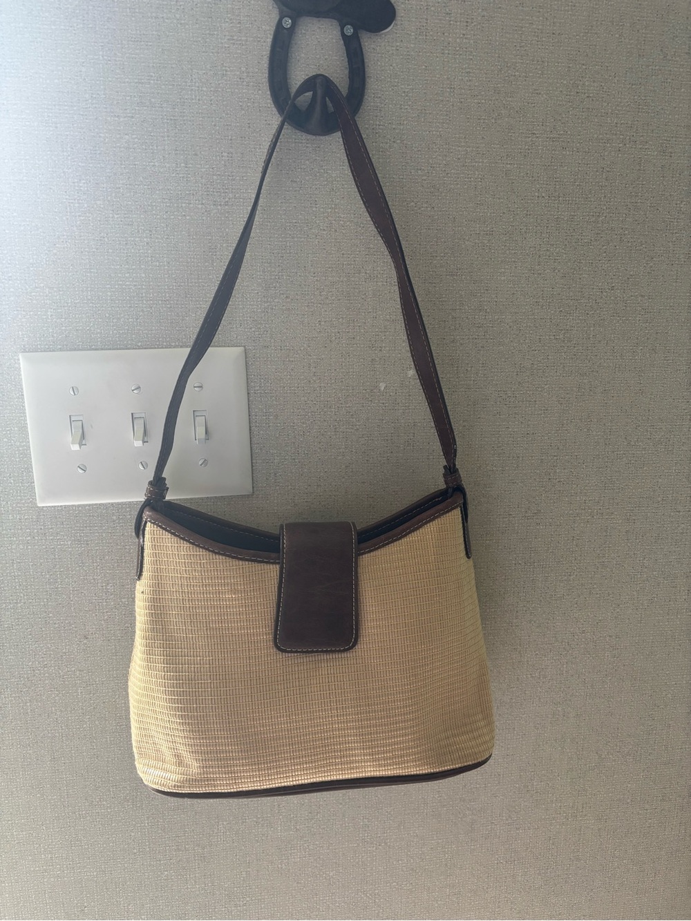 Liz Claiborne Cream Woven Shoulder Bag with Brown Trim - Picture 2 of 10